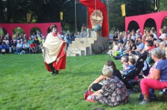Le Grand Cirque des sondages 14 * 6240 x 4160 * (11.76MB)